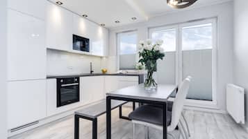 Apartemen | Dapur pribadi | Lemari es, microwave, oven, dan kompor