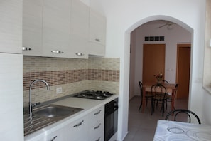 Appartement, 2 chambres | Cuisine privée | Réfrigérateur, un four, surface de cuisson, bouilloire électrique