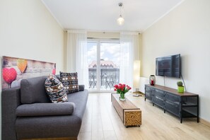 Superior-huoneisto, 1 makuuhuone, parveke, näköala pihalle | Ilmainen Wi-Fi, vuodevaatteet