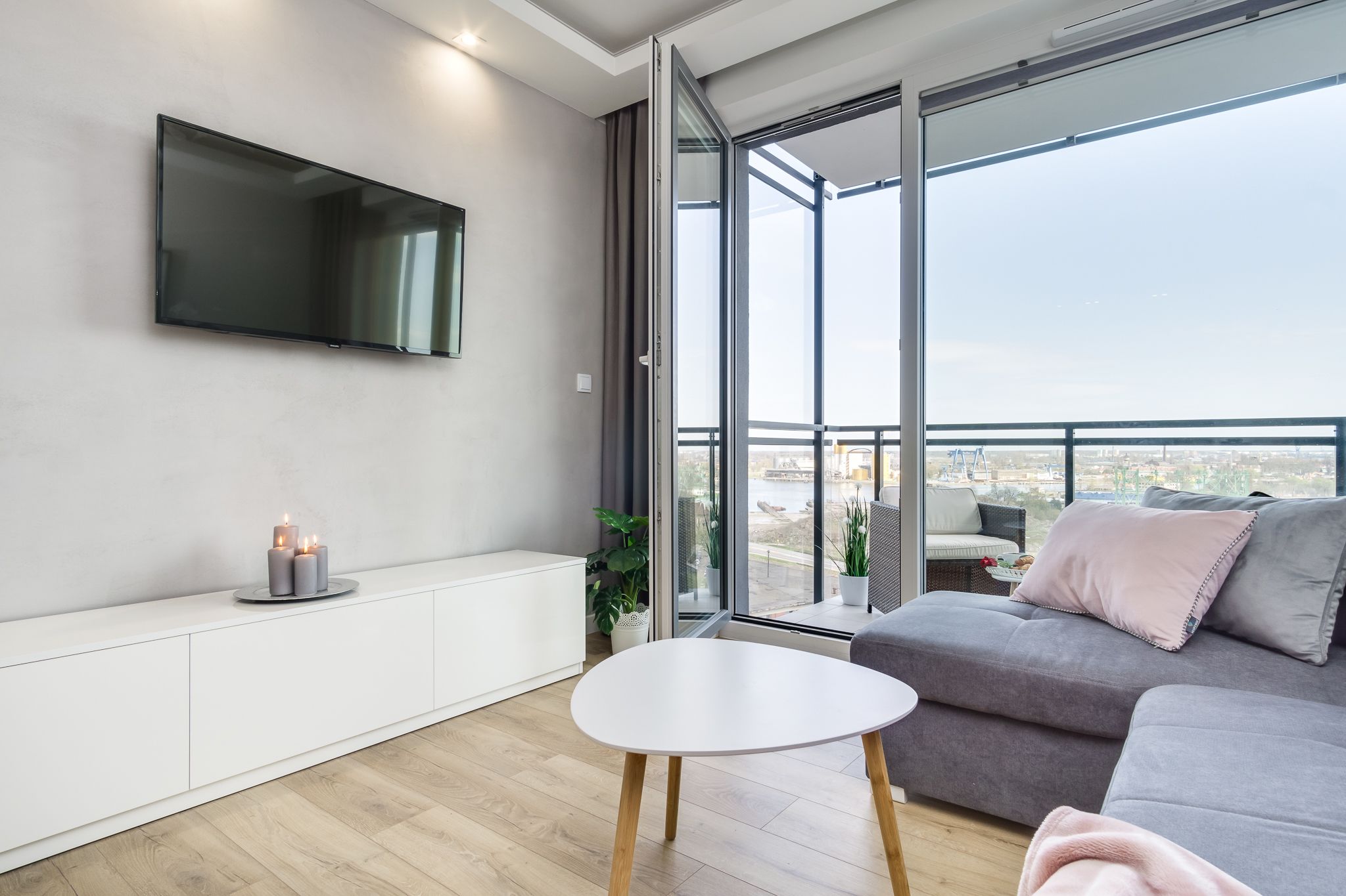 Apartamento, vistas a la ciudad | Zona de estar | Una televisión de pantalla plana