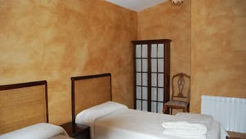 Coffres-forts dans les chambres, bureau, rideaux occultants