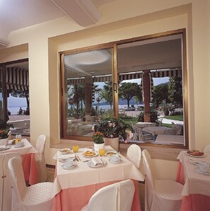 Free daily buffet breakfast - Hotel Terminus (Garda)