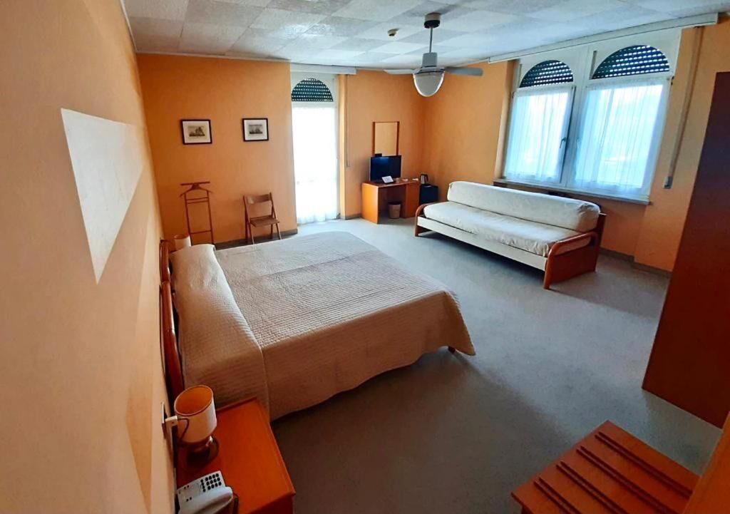 minibar, in-room safe, desk, free wifi