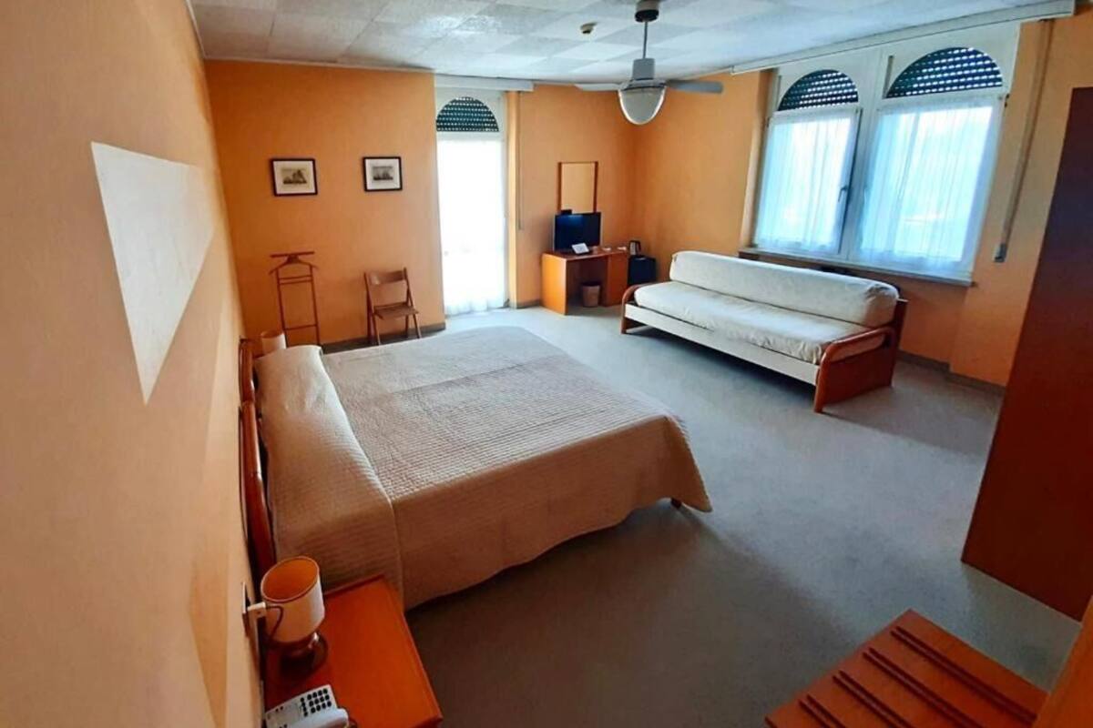 minibar, in-room safe, desk, free wifi