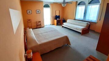 Superior Double or Twin Room, Lake View | Minibar, in-room safe, desk, free WiFi