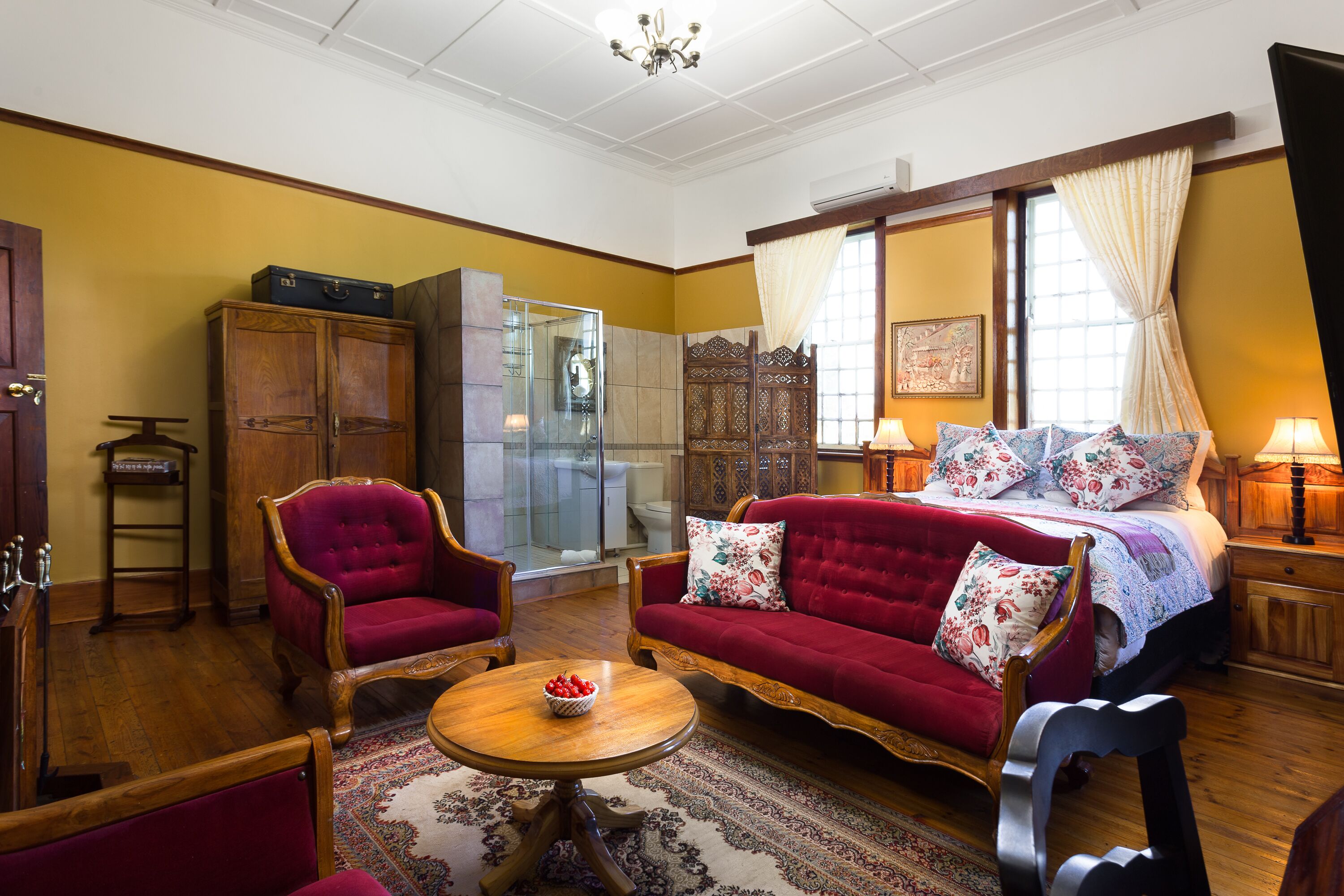 Luxury Double Room | 1 bedroom, premium bedding, desk, iron/ironing board