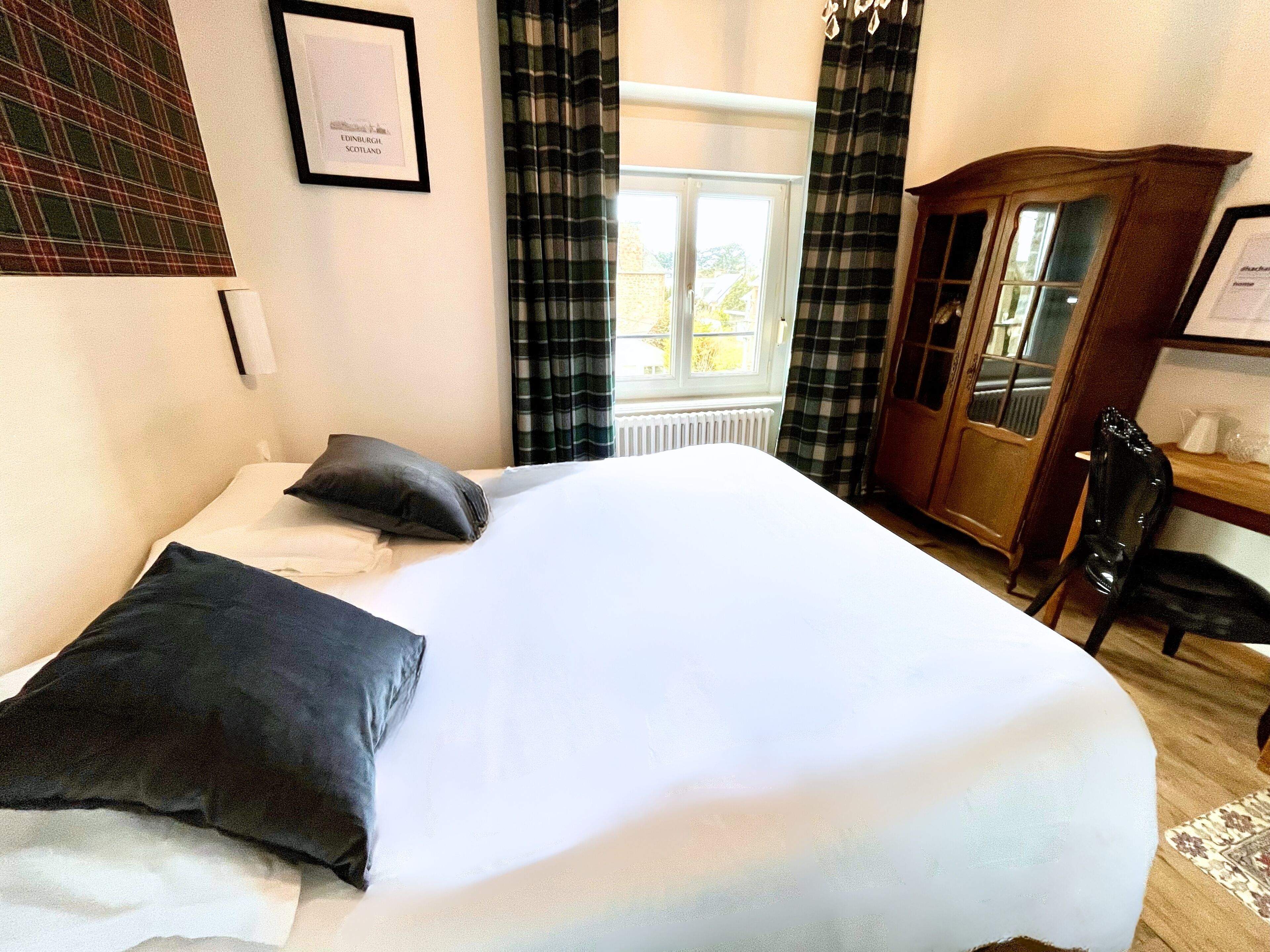 double room | premium bedding, individually decorated, individually furnished, desk