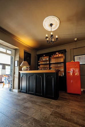 Bar (on property) - Hôtel Restaurant La Maison (Trébeurden)