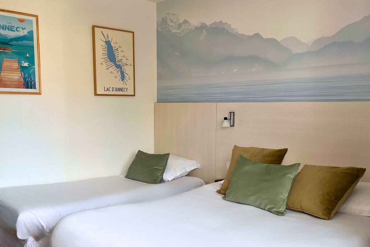 triple room | premium bedding, individually decorated, individually furnished, desk