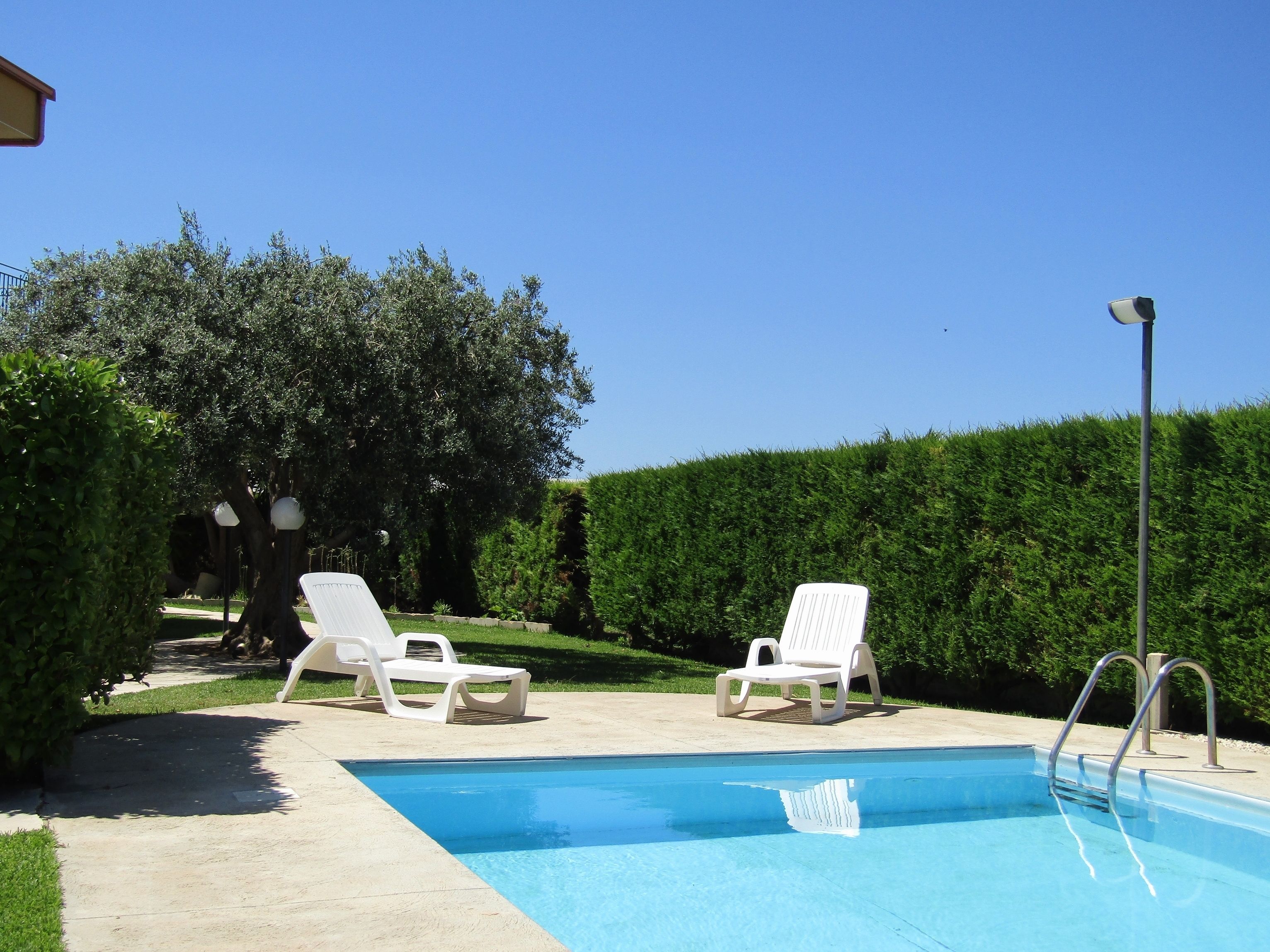 Piscine extérieure (ouverte en saison), piscine à débordement