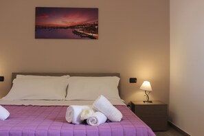 Standard Apartment | Blackout drapes, iron/ironing board, free cribs/infant beds, free WiFi - La Lantana (Ragusa)