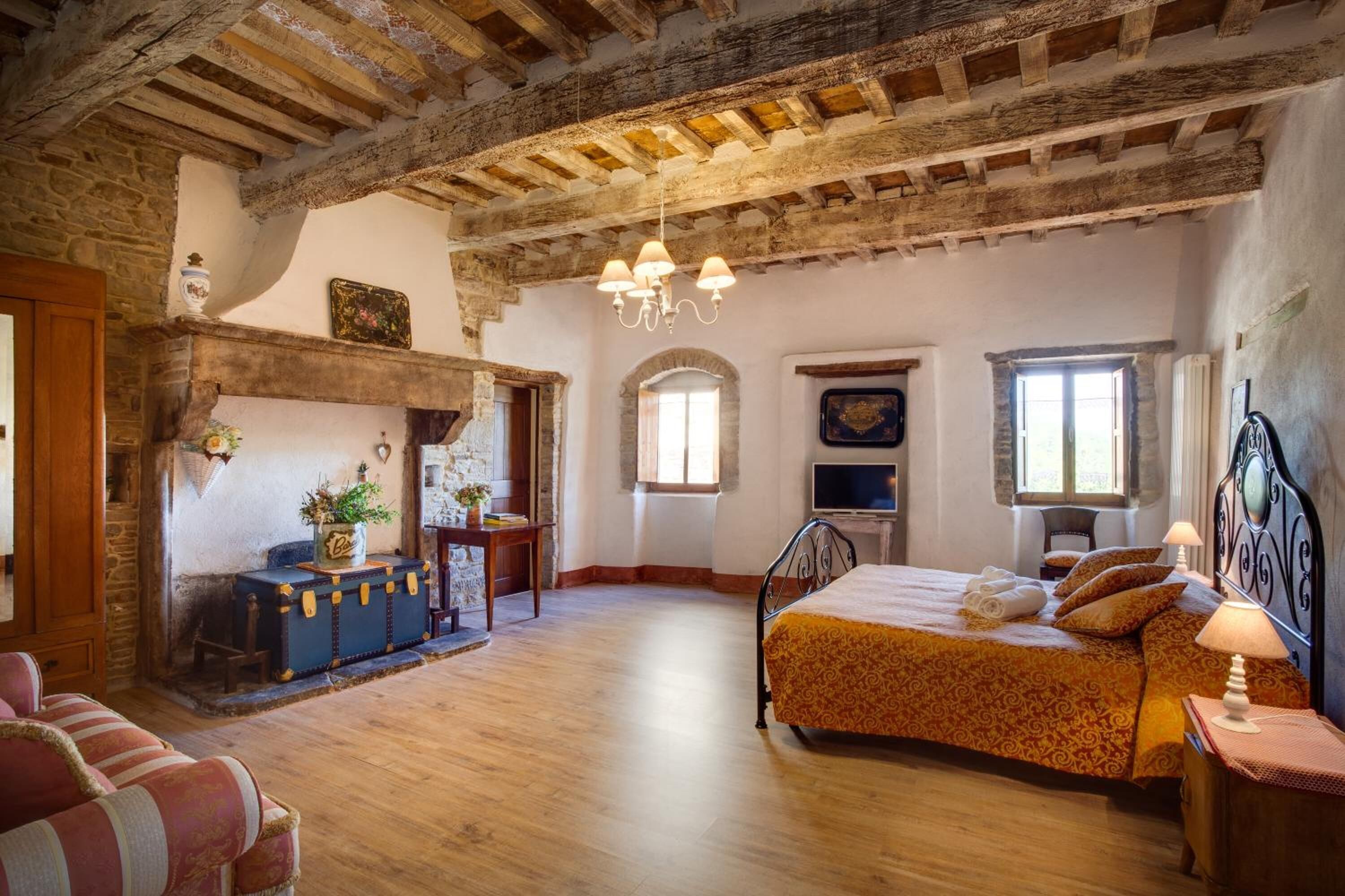 嬰兒床 (收費)、摺床/加床 (收費)