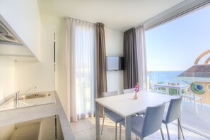 Traditional Apartment (With Terrace) | Living room | Flat-screen TV - Residence Panama (Jesolo)
