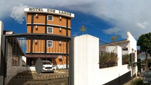 Front of property - evening/night - Hotel dos Lagos (Alfenas)