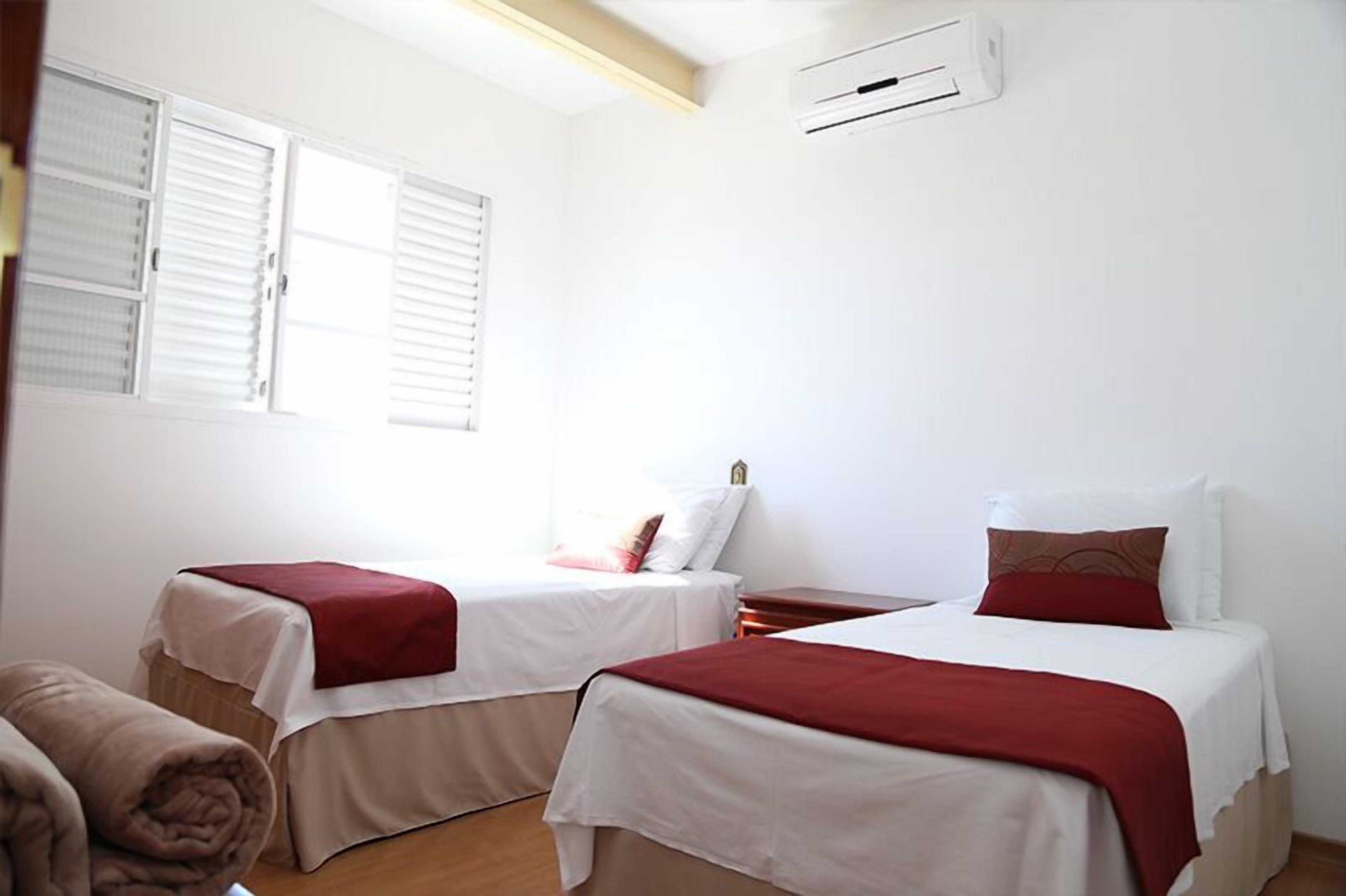 Deluxe Suite, 2 Twin Beds | Blackout drapes, free WiFi, bed sheets
