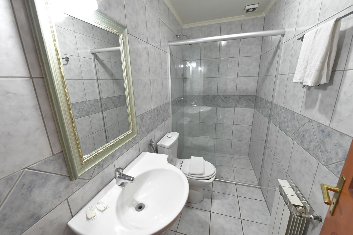 shower, free toiletries, towels