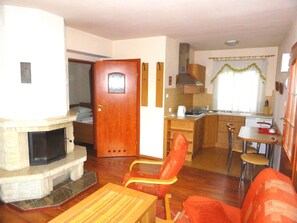 Bungalow, 2 Bedrooms (2) | Living area