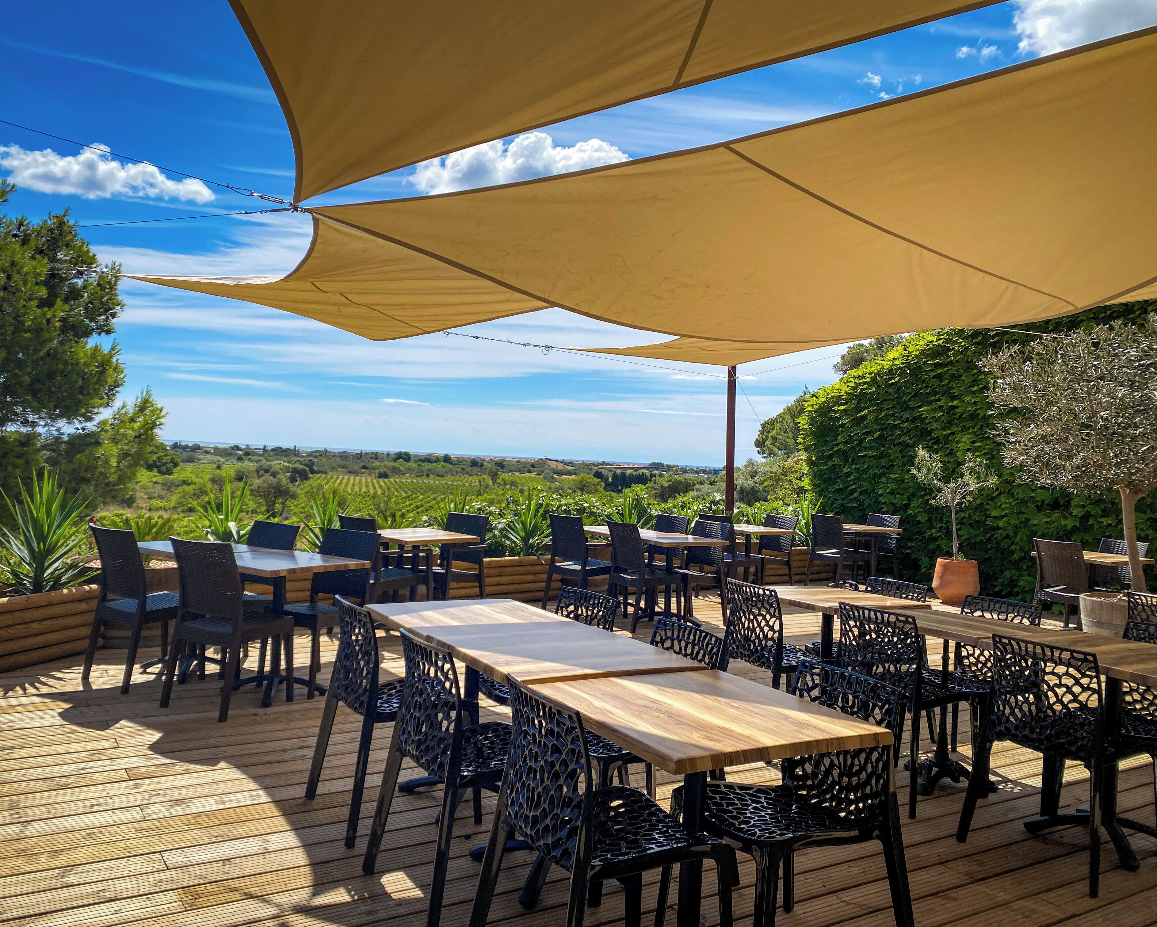 Dîner servi sur place, spécialités Cuisine française, vue sur la mer 