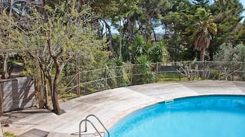 Sæsonbestemt udendørs pool, liggestole