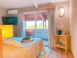 Deluxe Double Room, Sea View | Premium bedding, in-room safe, individually decorated