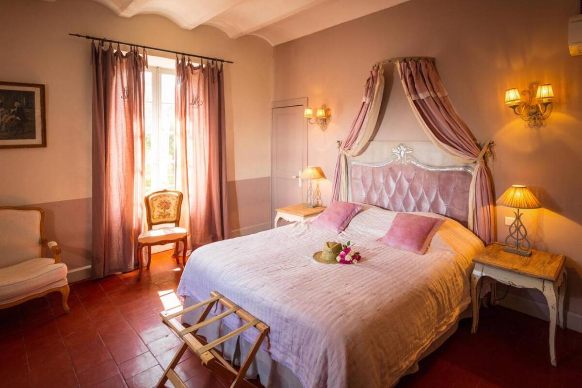 Suite (La Suite D'Hortense) | Ropa de cama de alta calidad y caja de seguridad en la habitación