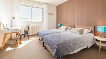 Chambre avec lits jumeaux, vue océan | Bureau, chambres insonorisées, fer et planche à repasser, Wi-Fi gratuit