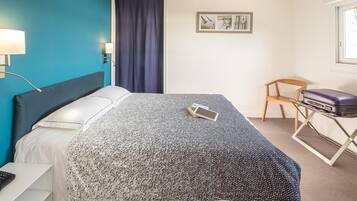 Double Room, Ocean View | Desk, soundproofing, iron/ironing board, free WiFi