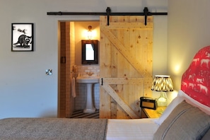 Tweepersoonskamer | Verduisterende gordijnen, geluiddichte muren