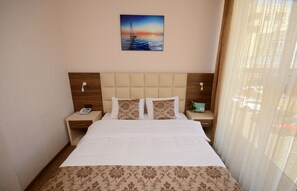 Deluxe Suite | Minibar, in-room safe, desk, free cribs/infant beds - City Hotel (Batumi)