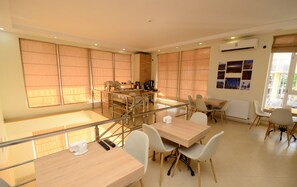Daily cooked-to-order breakfast for a fee - City Hotel (Batumi)