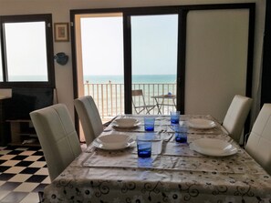 Apartment, 3 Schlafzimmer | Wohnbereich | Fernseher