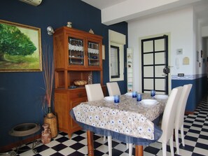 Appartement, 3 slaapkamers | Woonruimte | Een televisie