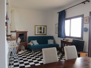 Appartement, 3 chambres | Coin séjour