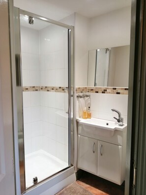Single Room | Bathroom
