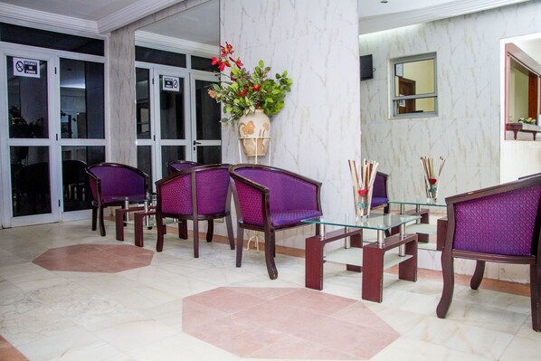 Coin salon dans le hall