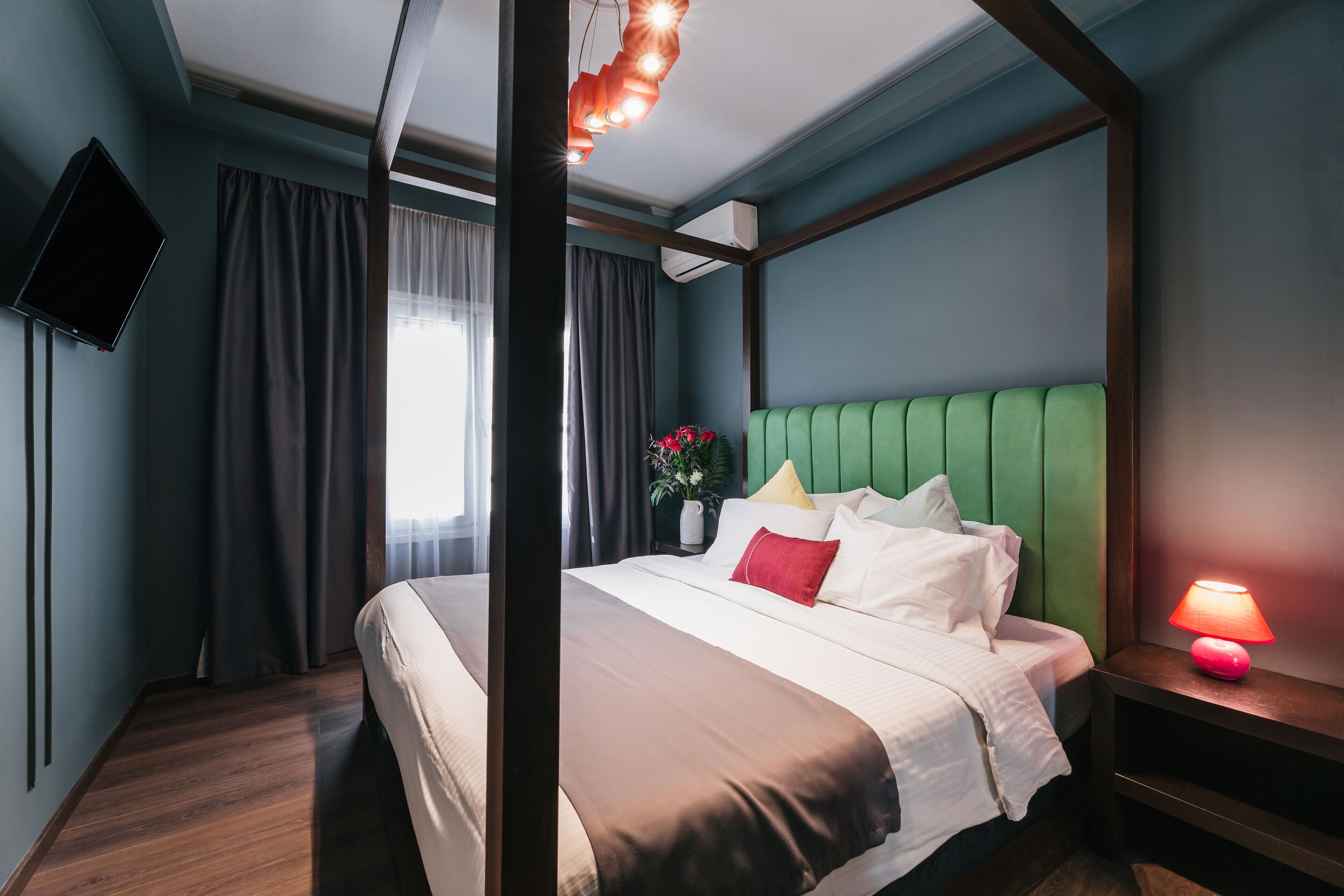 suite | in-room safe, iron/ironing board, free cots/infant beds, free wifi