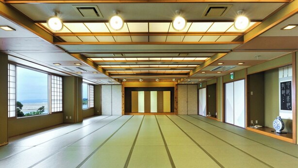 A traditional Japanese room with tatami flooring, sliding doors, and a view of the sea. - Toshimaya Tsukihama-no-yu (Kitaibaraki)