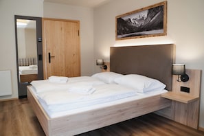 Ropa de cama de alta calidad y escritorio 
