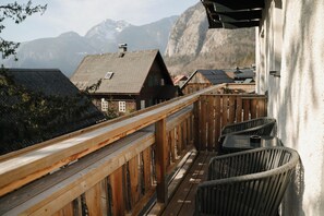 Premium bedding, desk, laptop workspace, bed sheets - Obertrauner Hof (Obertraun)