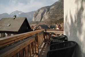 Premium bedding, desk, laptop workspace, bed sheets - Obertrauner Hof (Obertraun)