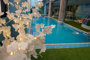 Outdoor pool, pool umbrellas