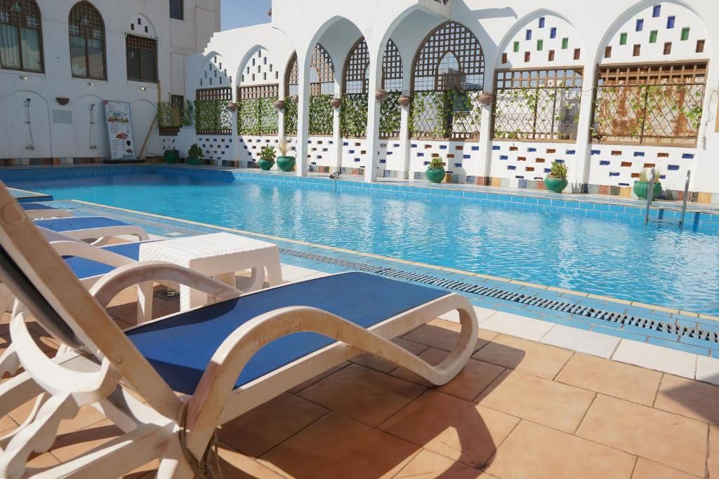 حمام سباحة