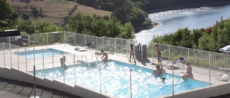 Seasonal outdoor pool, pool umbrellas, sun loungers