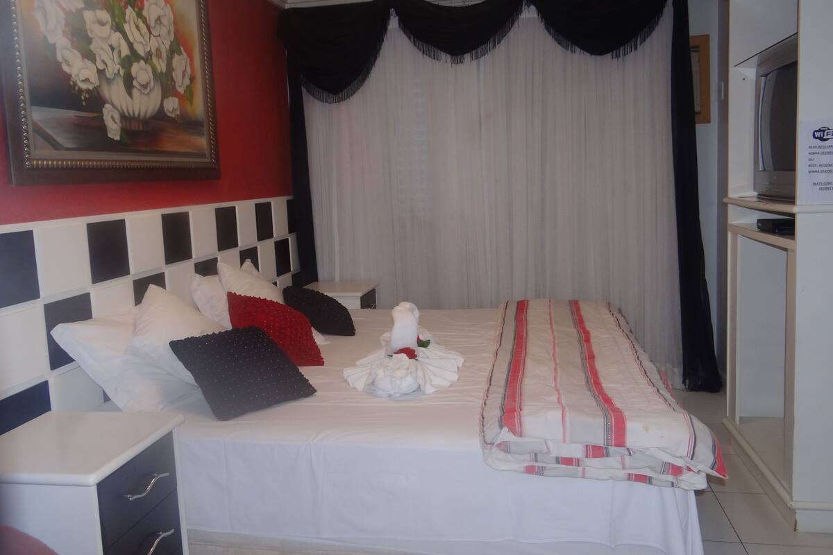 Luxury Studio Suite, Bathtub, Pool View | Desk, blackout curtains, iron/ironing board (on request), free WiFi