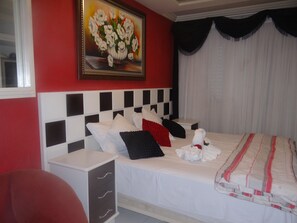 Individually decorated, individually furnished, desk, blackout drapes - Casa Celia Wernke - Aluga-se Quartos Foz do Iguaçu (Foz do Iguaçu)