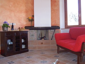 Flatskjerm-TV og bordtennis