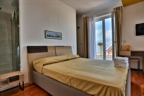 Rom – deluxe, 1 soverom | Minibar, safe på rommet, lydisolert og ekstrasenger (mot et tillegg)