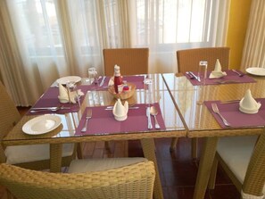 Breakfast, lunch, dinner served; local and international cuisine - Abba Hotel (Kampala)