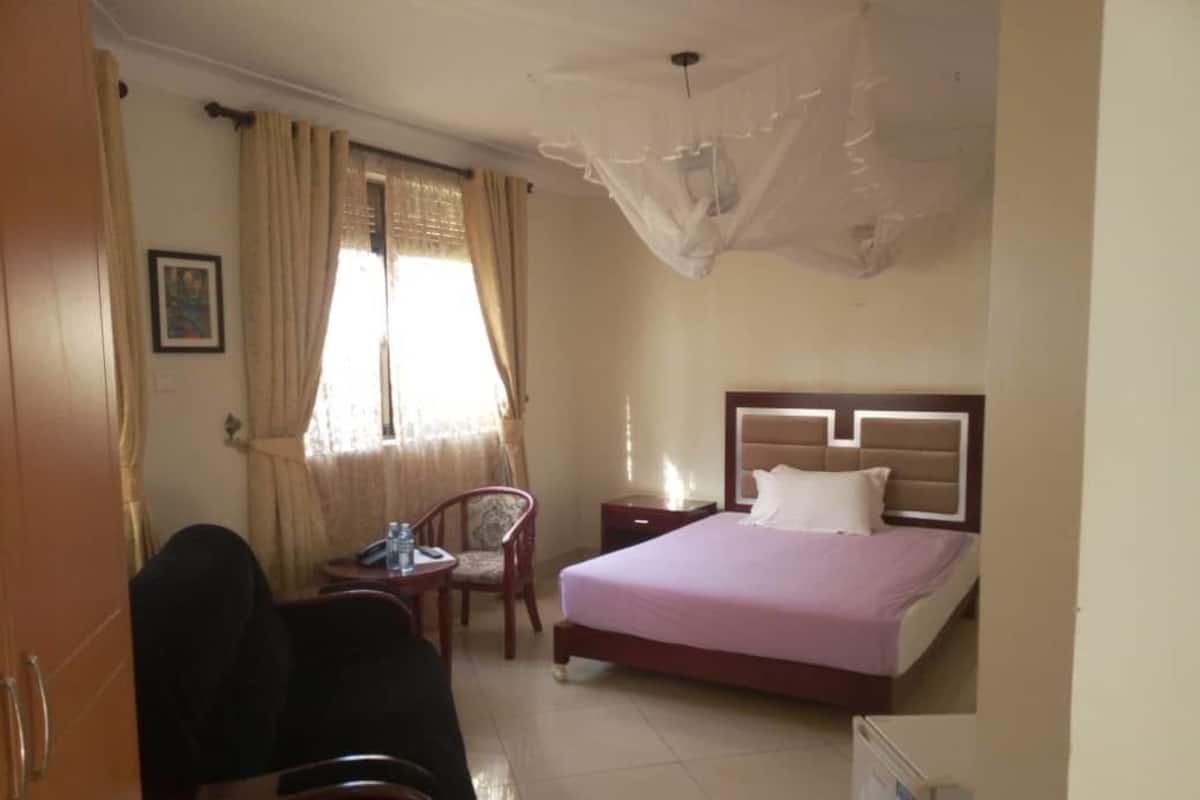 Deluxe Double Room | Egyptian cotton sheets, premium bedding, desk, laptop workspace