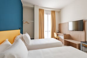 Habitación con 1 cama doble o 2 individuales | Caja fuerte, wifi gratis, ropa de cama